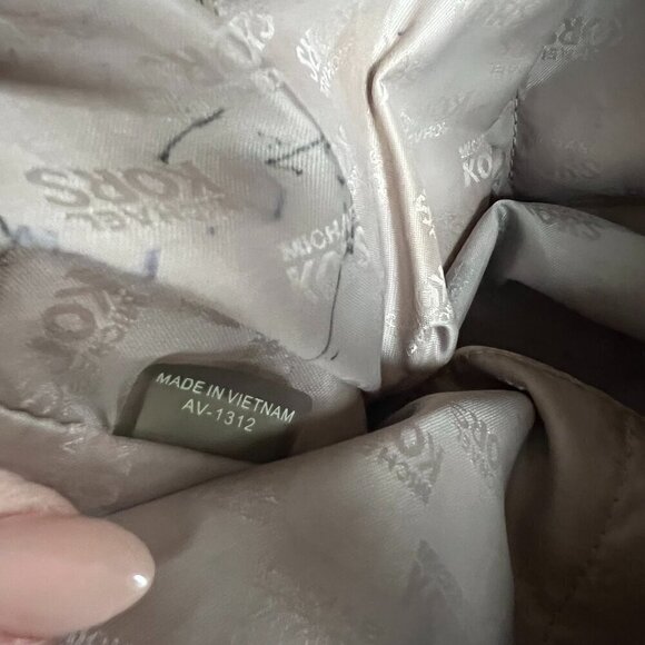 Michael Kors AUTHENTIC Vanilla Megan Lg Satchel Soft Pebbled Leather Handbag - Picture 10 of 12